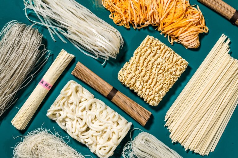 Lo Mein vs Udon: Contrasting Asian Noodle Varieties